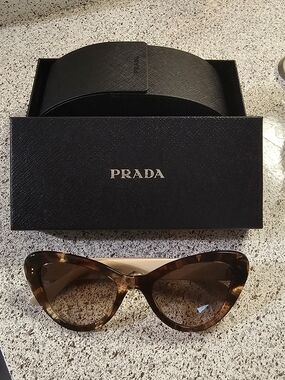 PRADA Women's Tortoiseshell Cat-Eye Sunglasses - Brown Gradient Lenses